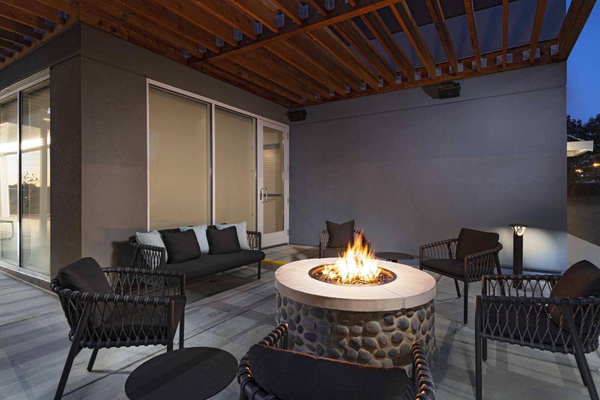 Towneplace Suites By Marriott Brentwood Екстериор снимка